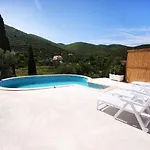 Zrnovo Poolside Retreat