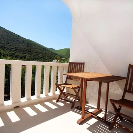 Zrnovo Poolside Retreat