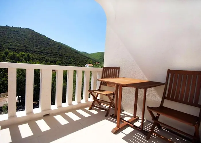 Cosy In Zrnovo - 30 Sqm With Shared Pool