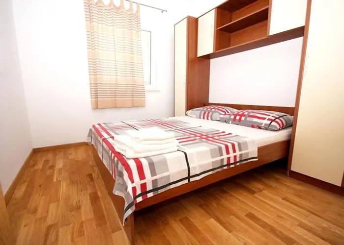 Cosy In Zrnovo - 30 Sqm With Shared Pool