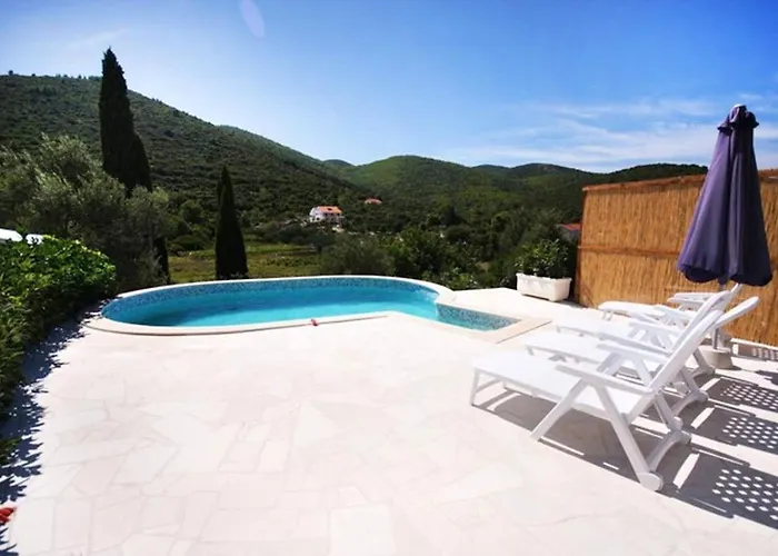 Cosy In Zrnovo - 30 Sqm With Shared Pool